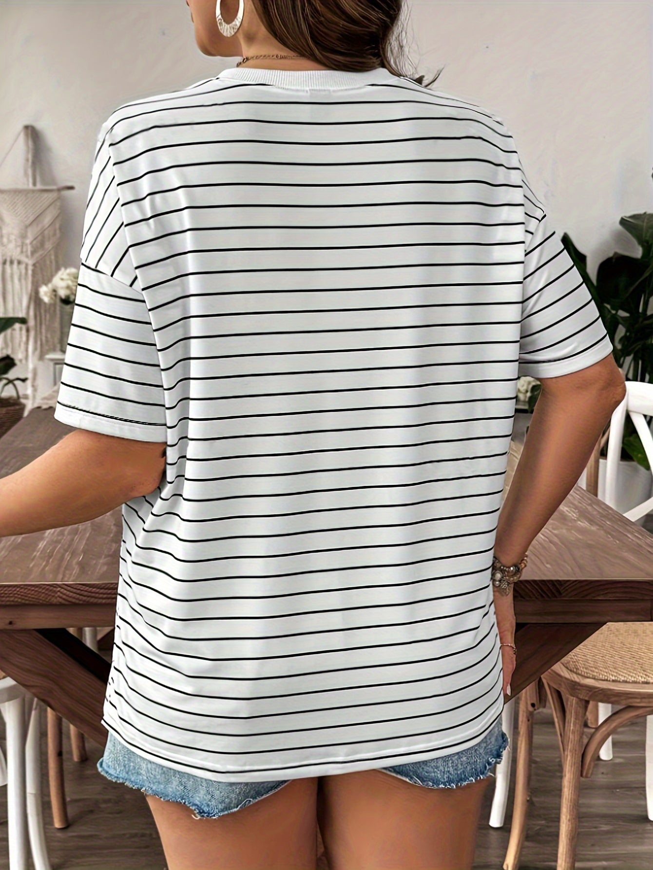 Plus Size Stripe T-Shirt – Perfect for Sports & Everyday Wear