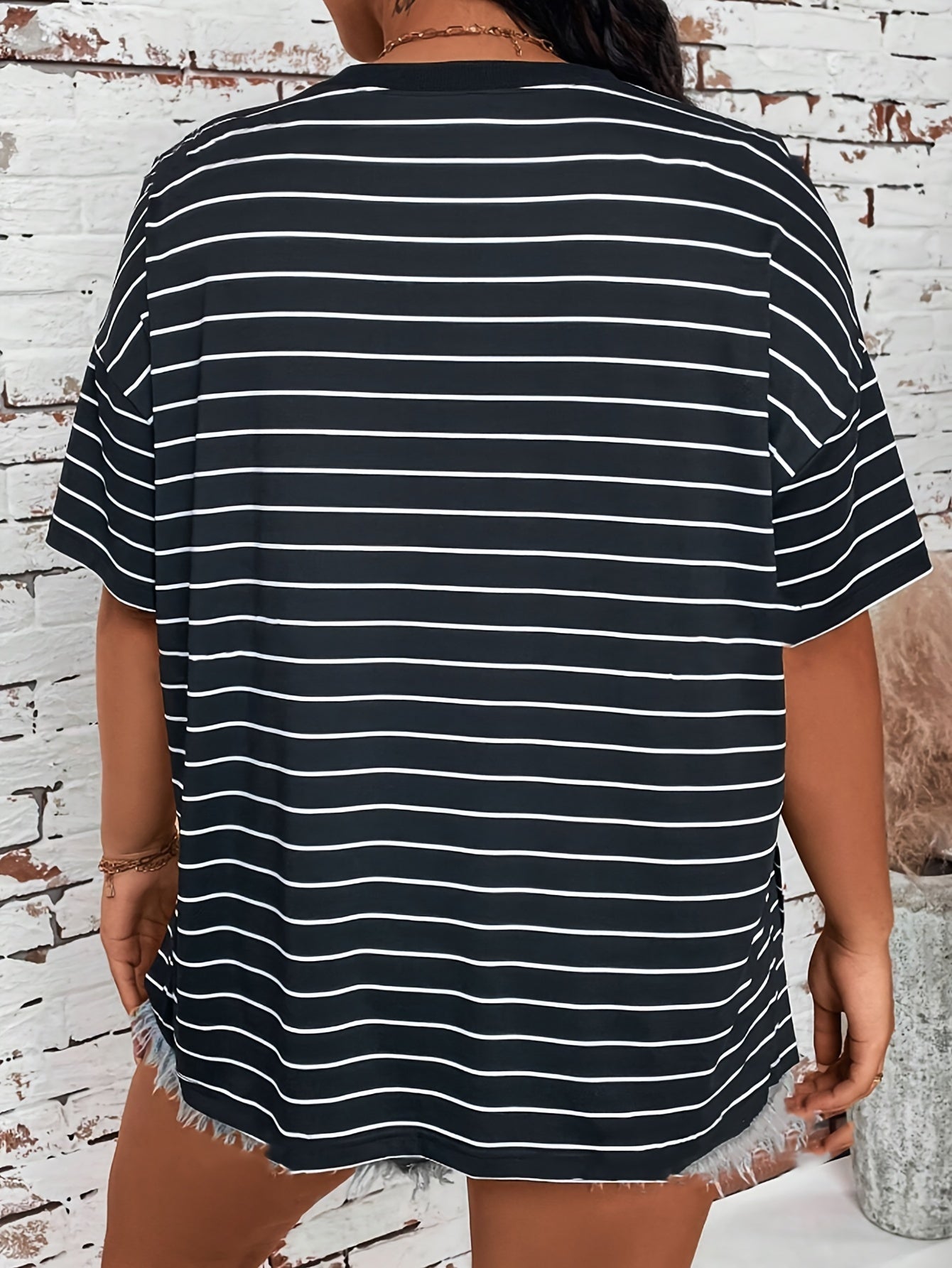 Plus Size Stripe T-Shirt – Perfect for Sports & Everyday Wear